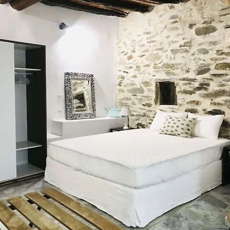 Afluencia Complex Naousa (Paros)